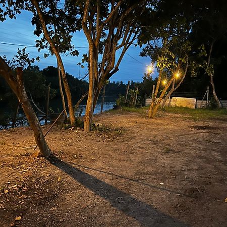 Sungai Endau Bilik Homestay Kuala Rompin Exterior foto