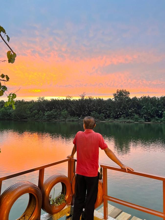 Sungai Endau Bilik Homestay Kuala Rompin Exterior foto